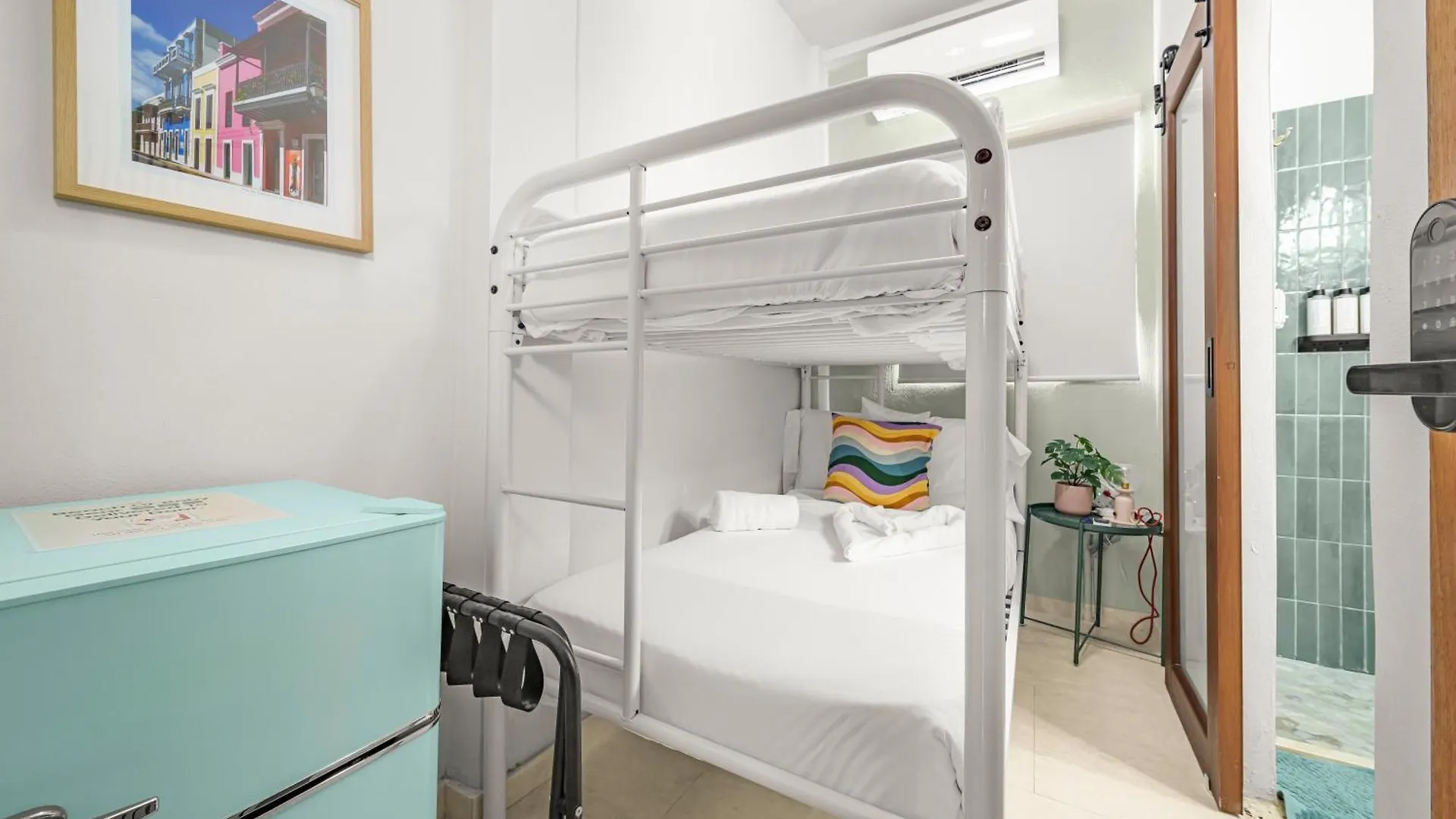 Room 4 Compact Bunk Room In Arts District San Juan